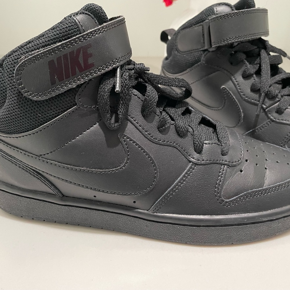 Nike Court Borough Mid, Black/Black- 5.5 Youth